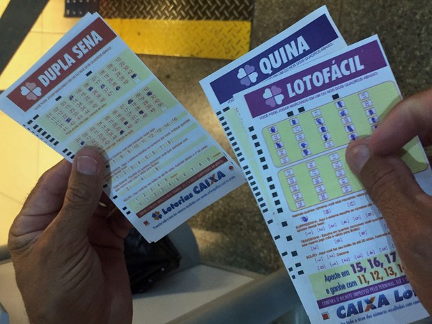 Além da Mega-Sena, Severino aposta em outras loterias como a LotoFácil, Quina e Dupla Sena (Foto: Jéssica Nascimento/G1)