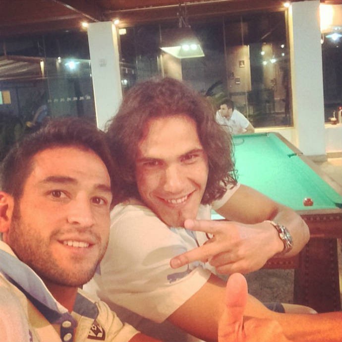 Lodeiro mata tempo jogando sinuca e tomando chimarrão com Cavani