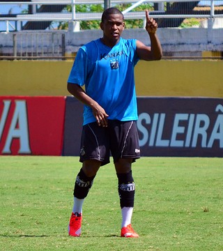 Técnico do Bragantino pede que Alan Mineiro cuide do peso no Corinthians