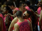 Claudia Leitte embala beijos gays no carnaval de Salvador