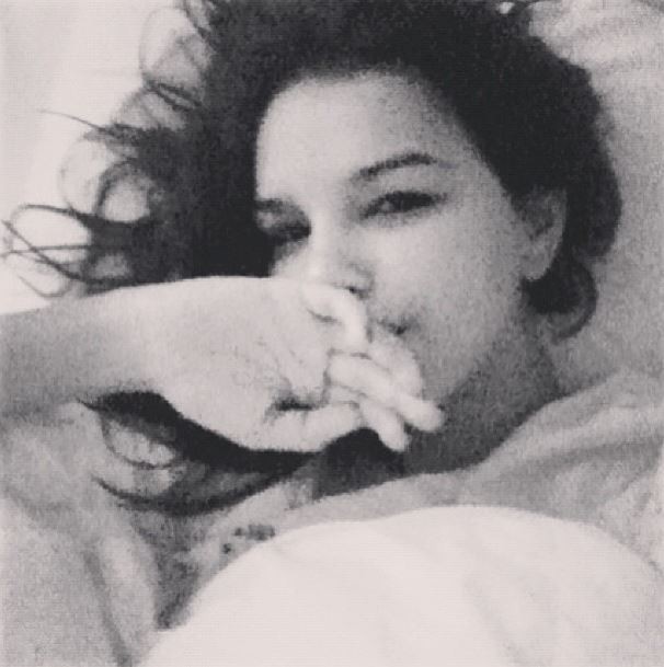 Ego Mariana Rios Posa Na Cama Com Cara De Sono Bom Dia Noticias De Famosos