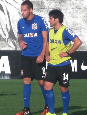 Renato Augusto assume vaga no Timão; reservas têm um a menos