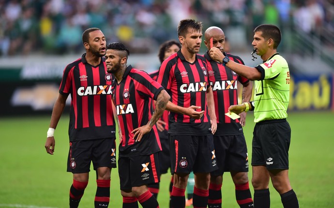 Léo Atlético-PR Palmeiras (Foto: Marcos Ribolli)