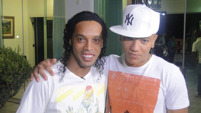 Ronaldinho Gacho e EdCity (Foto: Rafael Arajo)