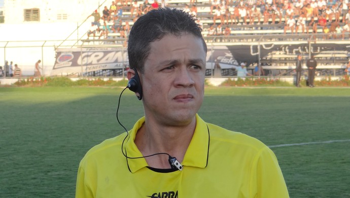 Charles Hebert, árbitro (Foto: Leonardo Freire/GloboEsporte.com)