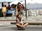 Maria Paula brinca com os filhos na orla do Rio
