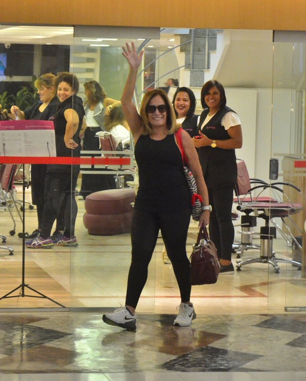 Susana: cabelo escovado e roupa justinha (Foto: AgNews)