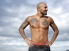 Além do 'tanquinho', ex-BBB Fernando mostra as 18 tatuagens no Paparazzo 