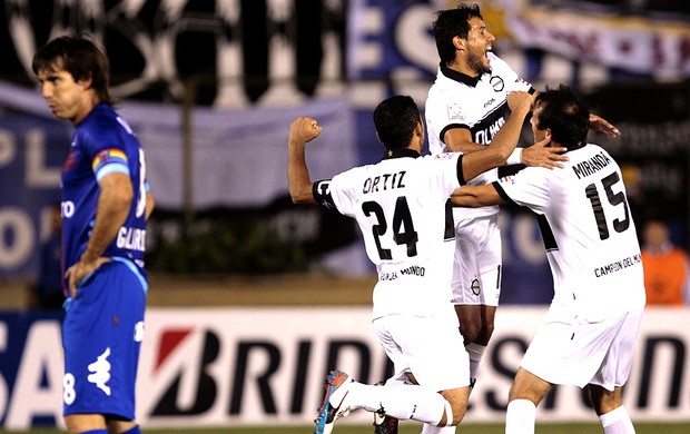 Freddy Bareiro comemoração Olimpia Tigre (Foto: EFE) Freddy Bareiro comemoração Olimpia Tigre (Foto: EFE)