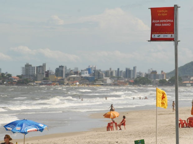 600 metros da orla paranaense estão impróprios para banho (Foto: Arnaldo Alves / ANPr)