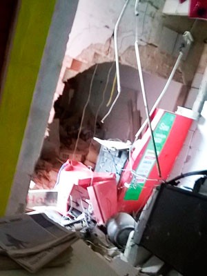 Explosão de caixa eletrônico em mercado danifica paredes do local (Foto: Alípio Neto/Arquivo Pessoal)