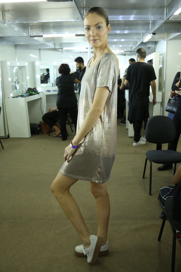 Alicia Kuczman - Backstage do Elle Fashion (Foto: Roberto Filho / BRAZIL NEWS)
