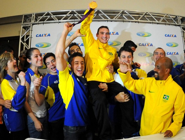 Arthur zanetti medalha de ouro coletiva (Foto: Marcos Ribolli / Globoesporte.com)
