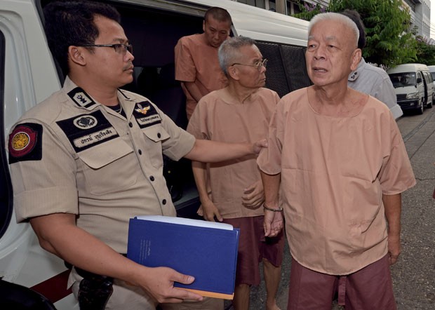 Ophas Chansuksei é escoltado ao chegar a corte em Bangkok nesta sexta-feira (20) (Foto: Pornchai Kittiwongsakul/AFP) Ophas Chansuksei é escoltado ao chegar a corte em Bangkok nesta sexta-feira (20) (Foto: Pornchai Kittiwongsakul/AFP)