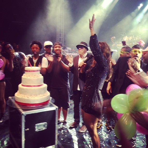 Ivete Sangalo comemora aniversário em show (Foto: Instagram/ Reprodução)