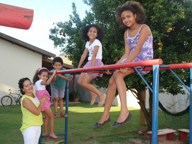 Quatro irmãos foram adotados por casal em MS (Foto: Glaucea Vaccari/G1 MS)