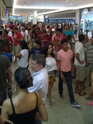 Torcedores do São Paulo na compra de ingressos para jogo com o CSA (Foto: Pablo Leão / Cortesia)