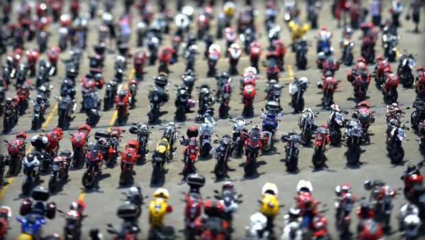 Estacionamento ficou repleto de motos Ducati (Foto: Divulgação)