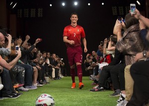 Cristiano Ronaldo uniforme Portugal Nova Chuteira (Foto: Divulgação/Nike)