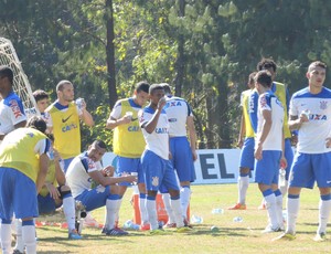Corinthians treina fundamentos e, em coletivo, peruanos marcam