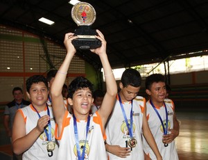 Rui Barbosa comemora título do vôlei infantil masculino, nos JEMs 2012 (Foto: Divulgação/Bruno Mendes)