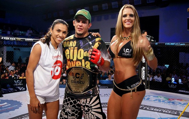 UFC denise rocha Furacão da CPI como ring girl (Foto: Divulgação)