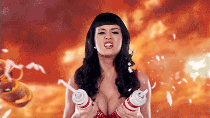 Katy Perry fica rodeada de doces na animada 'Californa Gurls'  (Foto: Reprodução)