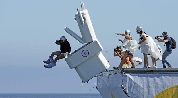'Máquinas voadoras' competem em festival no Chile (Foto: Martin Bernetti/AFP)