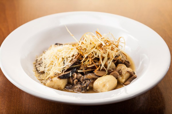 Gnocchi de duas batatas com cogumelos (Foto:  Gustavo Eiji, do Ô-Restaurante)