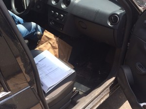 Processo furtado foi encontrado dentro do carro de um dos suspeitos (Foto: Divulgação/Polícia Civil)