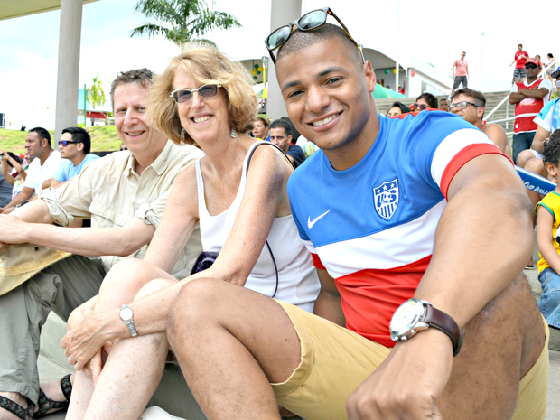 Leslie e Felipe (esquerda) são norte-americanos e vieram a Manaus durante Copa (Foto: Camila Henriques/G1)