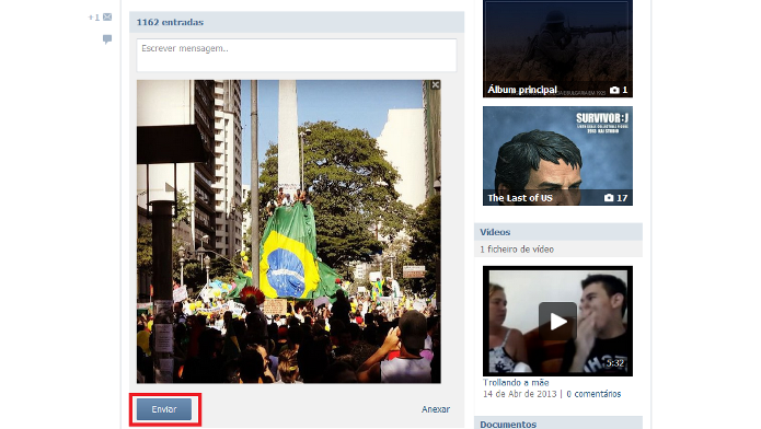 Postando uma foto no mural de uma comunidade do VK (Foto: Reprodução/Lívia Dâmaso)