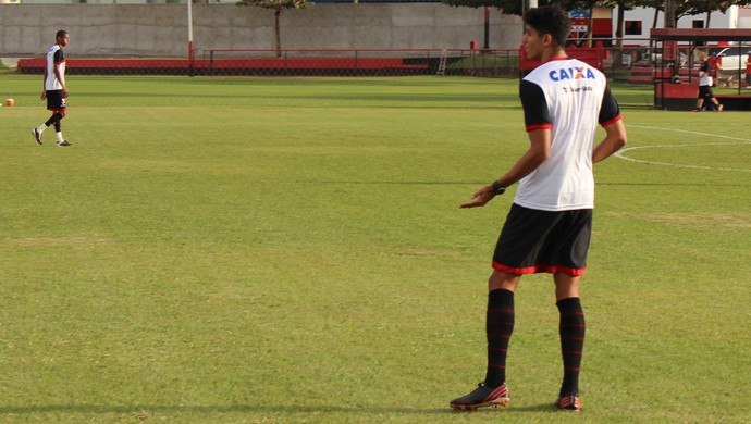 Victor Oliveira - zagueiro Atlético-GO (Foto: Fernando Vasconcelos / Globoesporte.com)