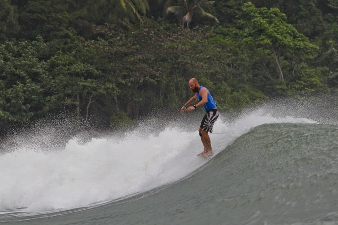 Phil Rajzman é bicampeão mundial de longboard surfe (Foto: @WSL / Hain)