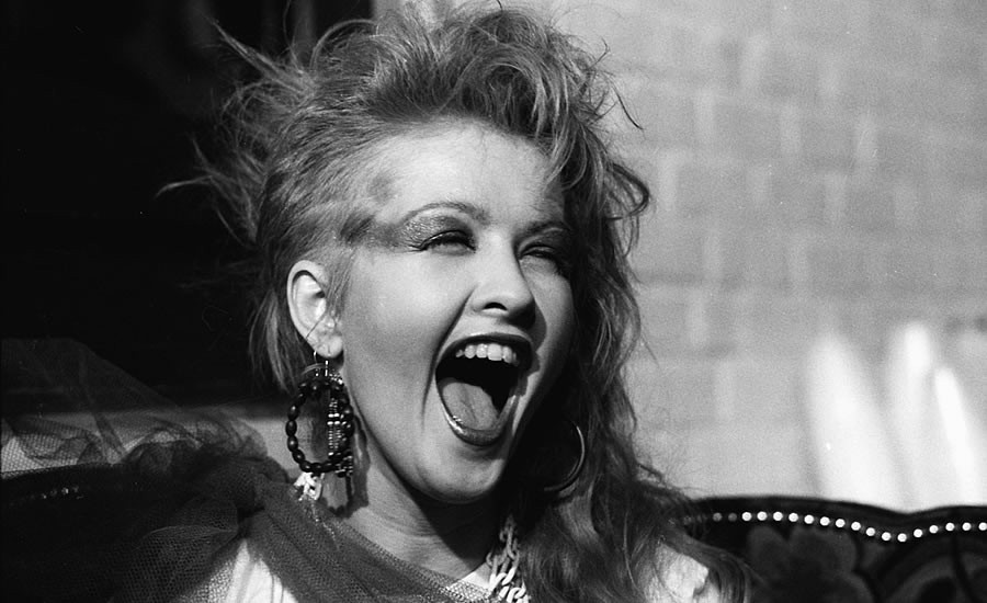 A cantora Cindi Lauper nos anos 1980 com o corte sidecut (Foto: Divulgação) A cantora Cindi Lauper nos anos 1980 com o corte sidecut (Foto: Divulgação)