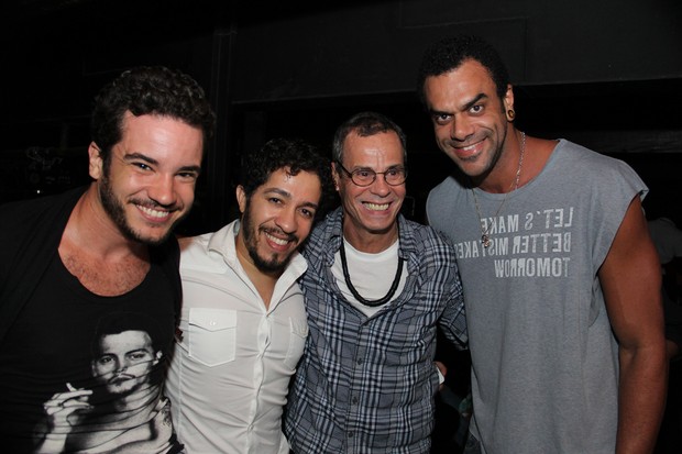 Thiago Mendonça, Jean Wyllys, Carlinhos de Jesus e Alan em show de Margareth Menezes no Rio (Foto: Brunno Dantas/ Divulgação)