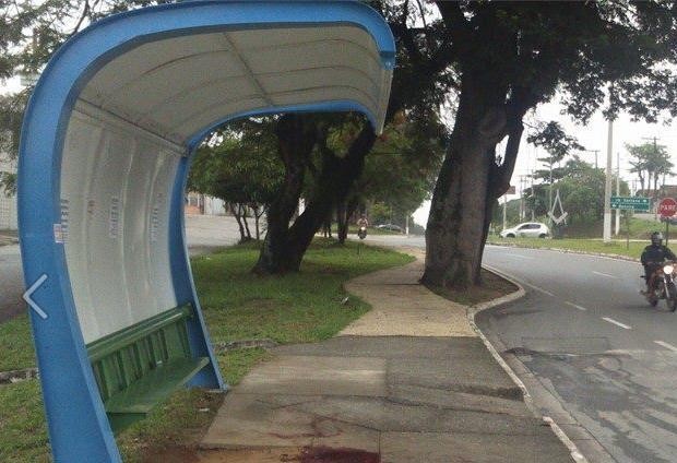 Ponto de ônibus onde a mulher foi morta em Tremembé (Foto: Rauston Naves/Rádio Metropolitana)