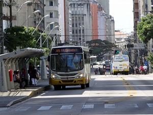 Conde da Boa Vista tem manhã com poucos ônibus (Foto: Katherine Coutinho / G1)