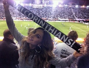 Sabrina Sato na arquibancada em jogo do Corinthians (Foto: Reprodução/Facebook)