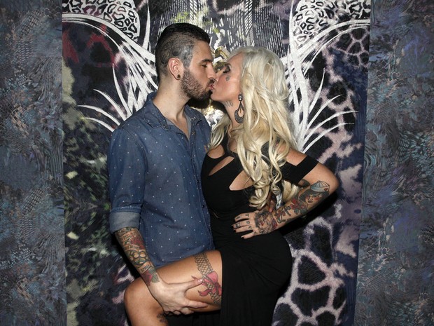 Sabrina Boing Boing e o noivo, o modelo Jonathan Martinez, em festa em São Paulo (Foto: Celso Tavares/ EGO)