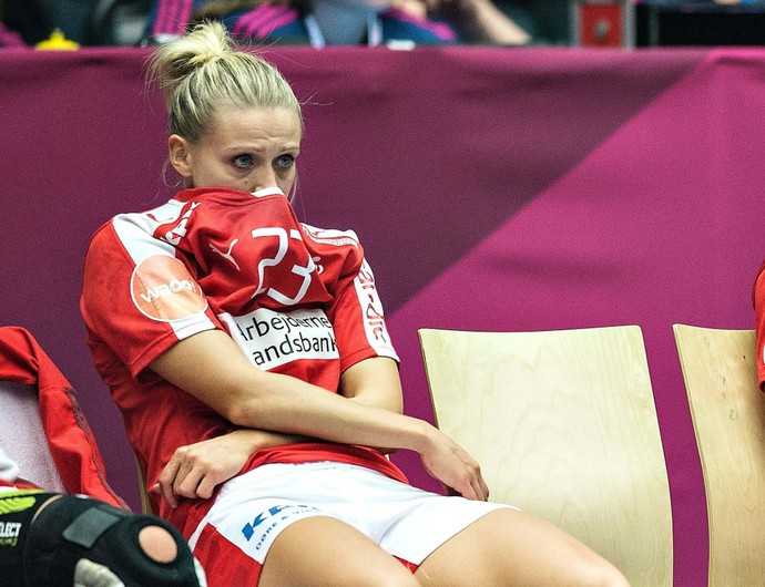 Dinamarca chora a eliminação no Mundial de handebol dentro de casa (Foto: Getty Images)