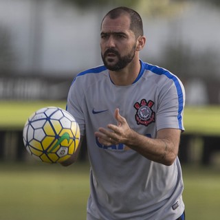 Danilo luta para ganhar novo contrato; Corinthians já o imagina como diretor