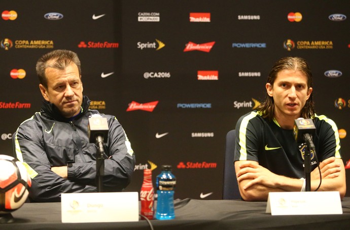 Dunga e Filipe Luís Coletiva Seleção Brasileira (Foto: Lucas Figueiredo / MoWA Press)