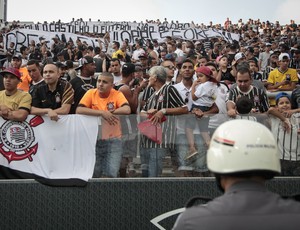 Policia torcida Corinthians x Linense (Foto: Ale Frata/Código 19/Estadão Conteúdo)