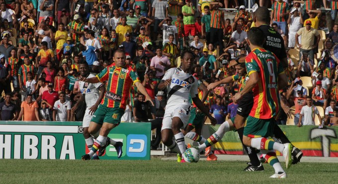 Sampaio e Vasco jogam pela Série B no Castelão (Foto: De Jesus / O Estado)