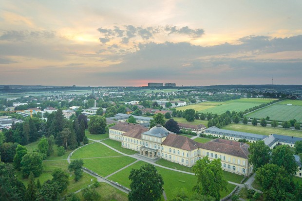 A Universidade de Hohenheim, na Alemanha, oferece o curso de mestrado em ciências bioeconômicas de graça e em inglês (Foto: Reprodução/ Facebook/ Universität Hohenheim)
