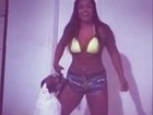 Mulher Melancia dança hit 'Deu Onda' e atiça cachorro em vídeo