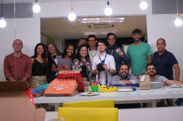 Agência recebe pizzas da TV Gazeta  (Foto: Divulgação/ Marketing TV Gazeta)