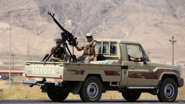 Ocidente vem financiando os peshmerga - braço armado do governo curdo - para combater o EI no Iraque (Foto: AFP)