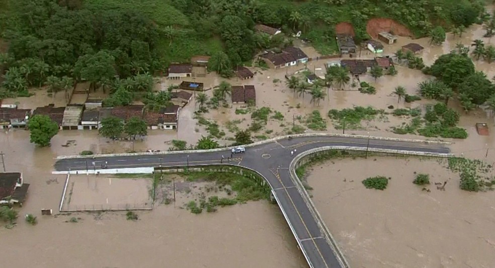 Barreiros &eacute; uma das cidades atingidas pelas enchentes em Pernambuco (Foto: Reprodu&ccedil;&atilde;o/TV Globo)